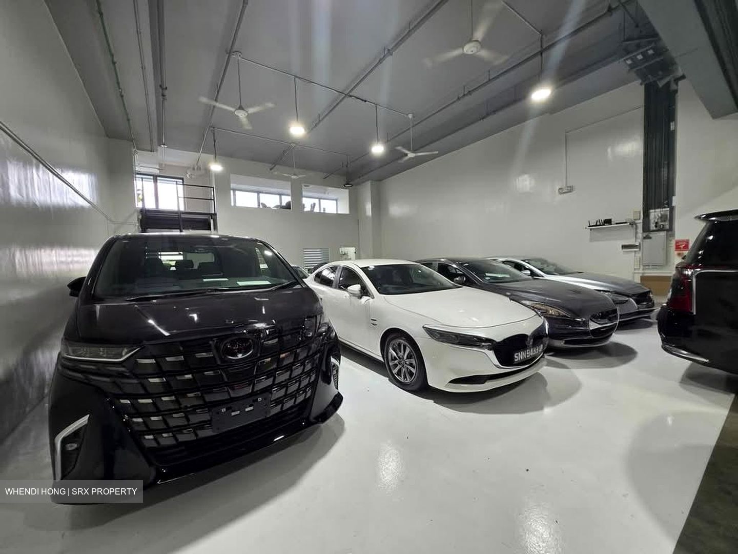 Carros Centre (D25), Factory #533328611